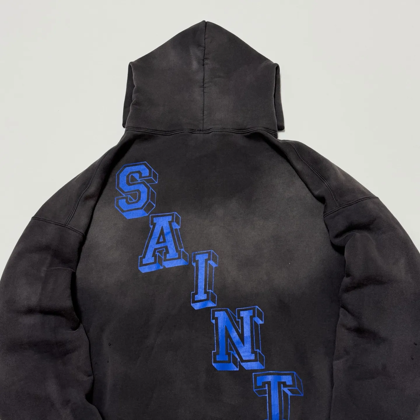 SAINT Mxxxxxx HOODIE/ANGEL/BLK 25 years new angel rebirth washed hoodie, washed black S-XL 25 years new version, revised many times, the version is more pure! Heavy washing water spray fading process, stronger distressing effect, handmade wormhole destruction treatment, genuine level distressed crack printing